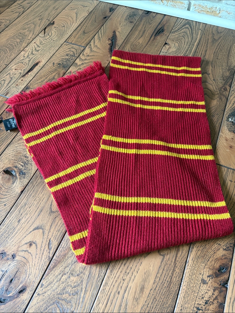 Harry Potter Gryffindor Universal Orlando Red & Yellow Stripe Knit Scarf